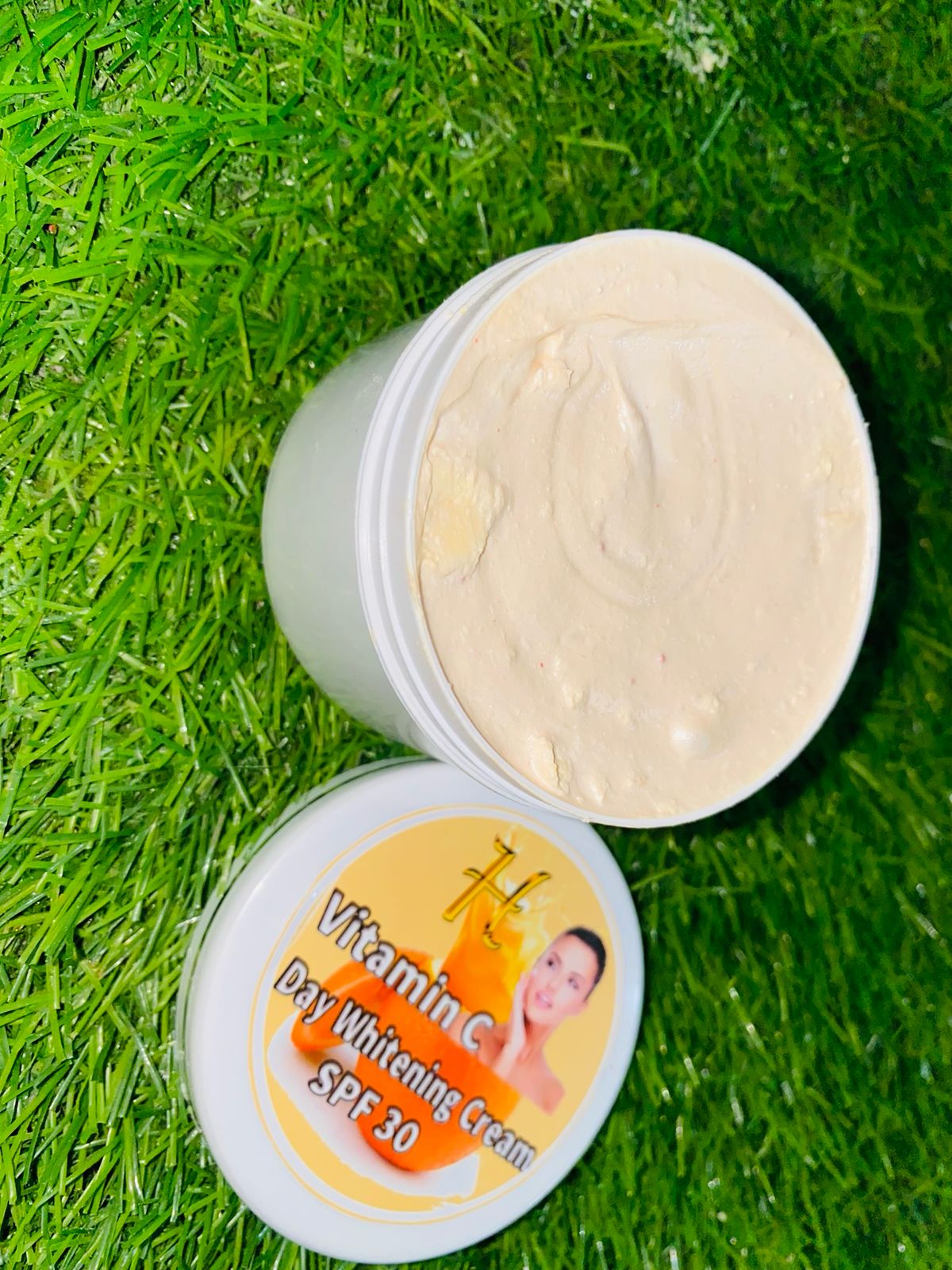 Brightening Day Cream contains spf 30+ and Vitamin C