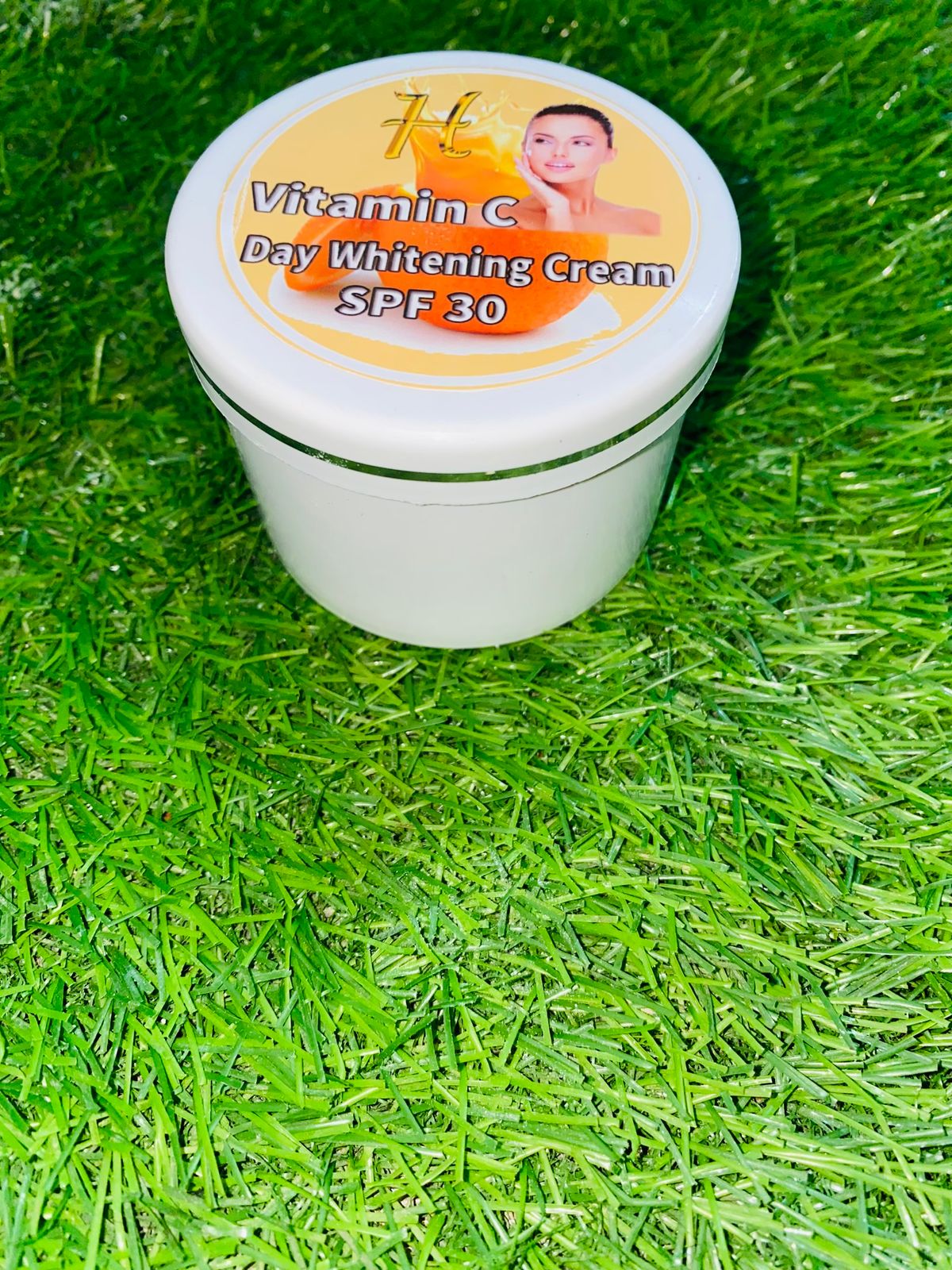 Brightening Day Cream contains spf 30+ and Vitamin C